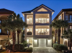 Serenity 4 Bedroom Holiday Home by Five Star Properties