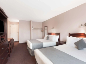 Super 8 by Wyndham Lake Country/Winfield Area