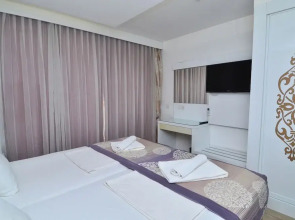 Tropic Beach Club Side