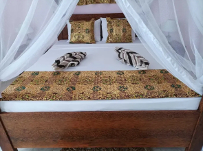 Zanzicrown Hotel