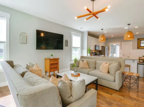 Coastal Home w/ Yard < 1 Mi to Old Town Bluffton!