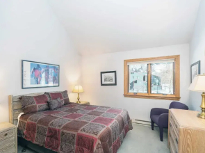 Cimarron Lodge 27 by Avantstay Ski-in/ski-out Property in Complex w/ Two Hot Tubs! Permit#10026