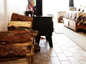 Devils Tower Lodge (Bed and Breakfast)