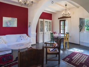 Bougainvillea House in Crete