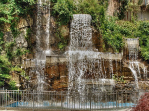 Crossroads Inn & Suites