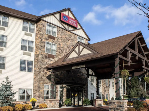 La Quinta Inn & Suites By Wyndham Lake George