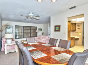 Rovigo Vacation Rental: Spacious Retreat with Panoramic Lake Views in Kings Lake. 4-BR, 4-Bathroom Home with Private Pool, just 3.4 Miles from the Vibrant Fifth Avenue South and Naples Attractions