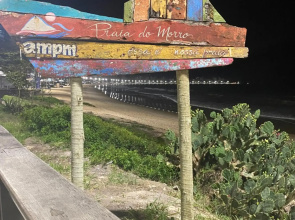Suíte Mar - Praia do Morro - prédio frente Mar com elevador, atravessou a avenida, já está na Praia - com garagem - internet