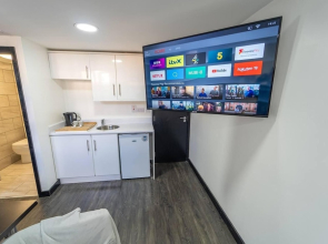 Modern Cosy Studio Available