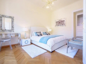 James Joyce Luxury Apartment