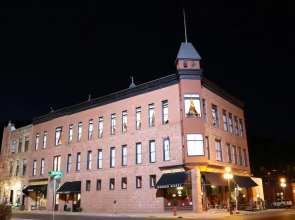 Martin & Mason Hotel
