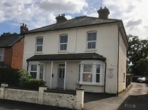 Springfield House Serviced Accommodation by Saffatel