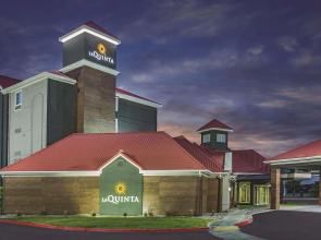 La Quinta Inn & Suites by Wyndham Las Vegas Summerlin Tech