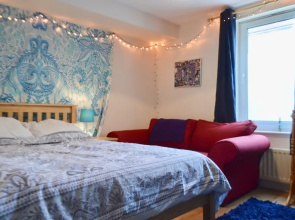 3 Bedroom Flat In Leith