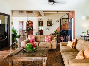 Luxury Villa: Hot Tub: Ocean Views: Fully Staffed