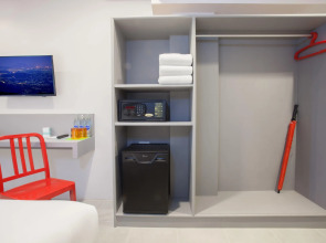 Отель Recenta Style Phuket Town