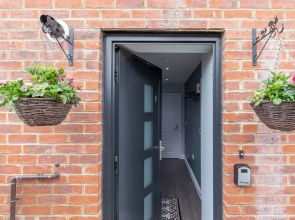 Elliot Oliver- Charming 1 Bed Apartment