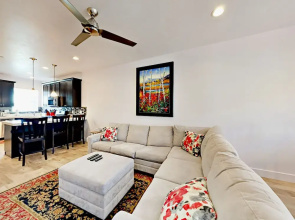 1370 Center Drive Home #6