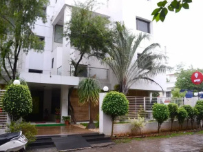 OYO 6002 Avezeekaa Corporate Residency