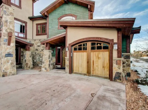 Coopers Collection 8 - Fairway Ski and Golf Retreat