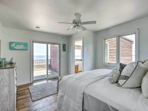 Beachfront Wading River Home w/ Deck & Grill!