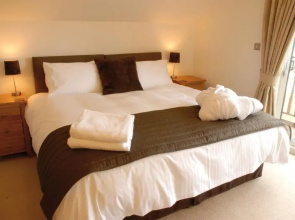Puffin, 4 bedroom Hot tub Lodge with BBQ-Resort Pool,Gym,Bar