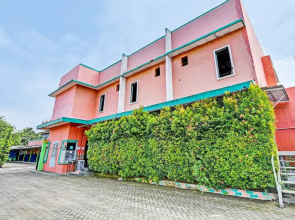 Spot On 91376 Hotel Bintang Flores