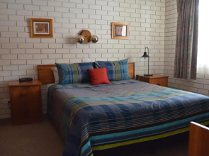 Kingswood Motel