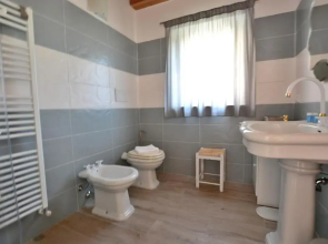 Red Apartment in Marciaga di Costermano
