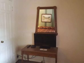 Early American Motel