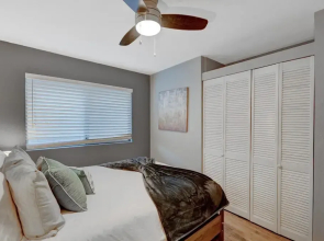 NEW Fresh Fun Heated Pool in Las Vegas 4 Bedrooms 1-story Minutes to the Las Vegas Strip Full Kitchen