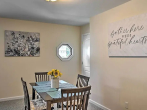 Glen Cove Home: Walk to Boardwalk + Dining!