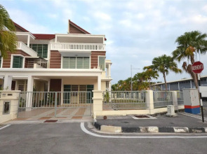 Felicia Home