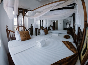 Pyramid Luxury Hotel