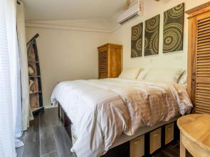 Apartment With Charming Patio+ BBQ Near Beach! Free Util's