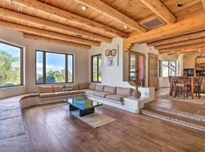Luxe Adobe Retreat w/ Mountain & Golf Course Views