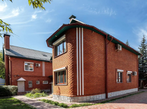 House with swimming pools and banquet hall on Dmitrovskoe highway