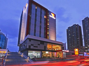 Red Planet Makati Amorsolo