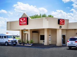 Econo Lodge Inn and Suites Newton