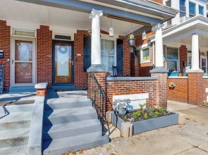 2 Mi to Dtwn: Harrisburg Escape w/ Furnished Deck!