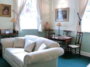 Crystal Palace Apartment