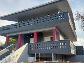 Γκρι βιλλα 2