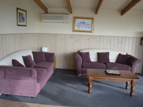 Lorne Cottages Ocean Views - Log Fires & Spas