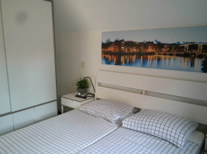 6 Pers - Holiday Home With Sunny Terrace by a Typical Dutch Canal