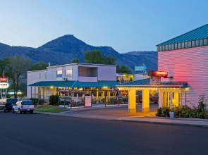 Scott's Inn and Suites