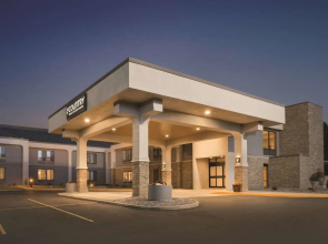 Country Inn & Suites by Radisson, La Crosse, WI
