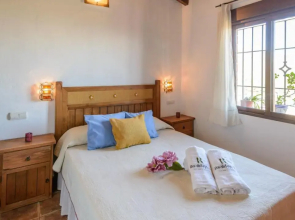 Cortijo La Envarra El Borge by Ruralidays