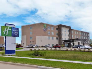 Holiday Inn Express & Suites Marshalltown by IHG