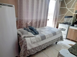 KITNET k1 em TORRES-RS - Na mais bela praia Gaúcha - cozinha - banheiro - ar condicionado - Smart TV 32' Android Apps Youtube - Netflix - Prime Vídeo e Wi-Fi - Estacionamento - Acomoda até 4 pessoas - Anfitriã Superhost no BnB