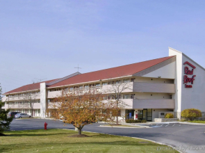 Super 8 by Wyndham Deerfield/Northbrook